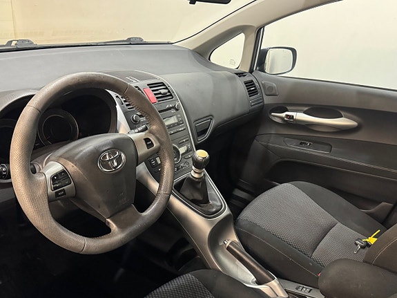 Toyota Auris 4 of 5
