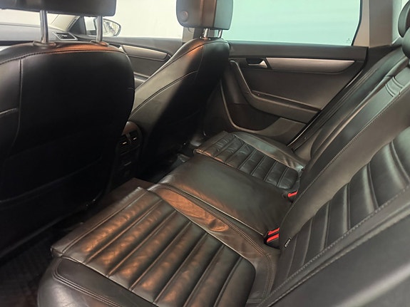 Volkswagen Passat 4 of 6