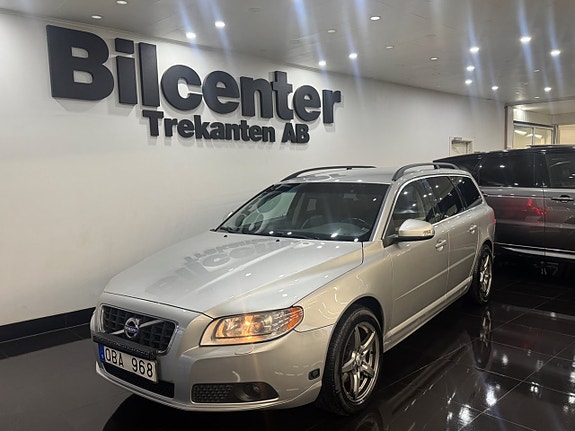 Volvo V70 2 of 11