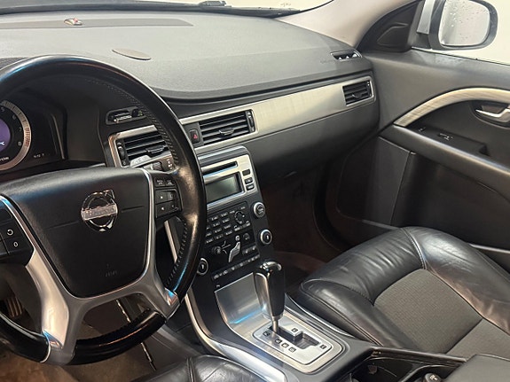 Volvo V70 8 of 11
