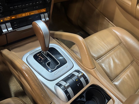 Porsche Cayenne S 7 of 14