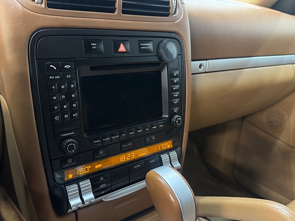 Porsche Cayenne S 8 of 14