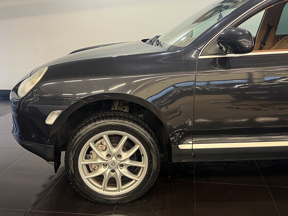 Porsche Cayenne S 4 of 14