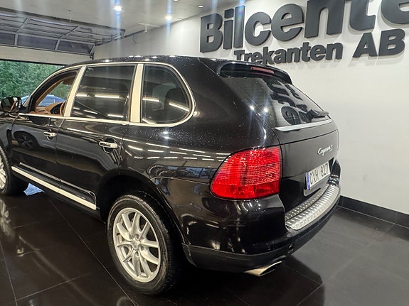 Porsche Cayenne S 5 of 14