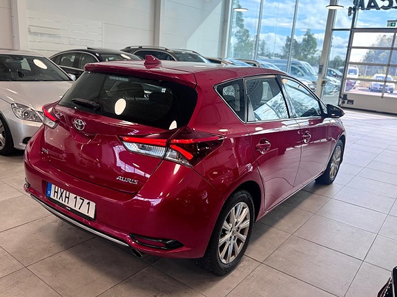 Toyota Auris 6 of 17