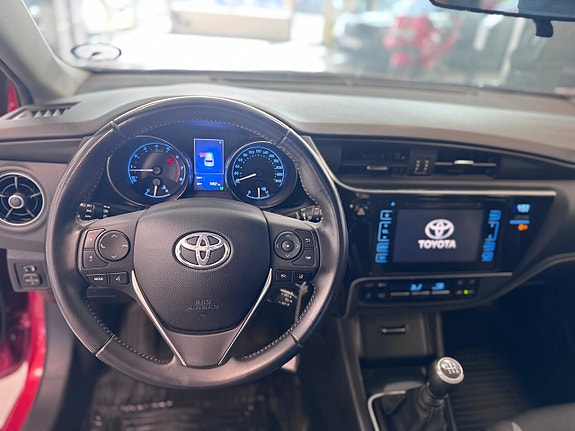 Toyota Auris 12 of 17