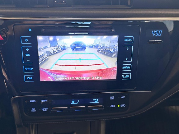 Toyota Auris 13 of 17