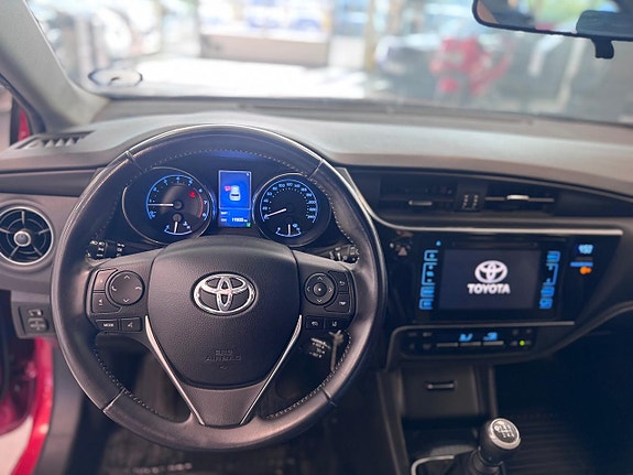 Toyota Auris 11 of 17