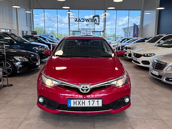 Toyota Auris 2 of 17