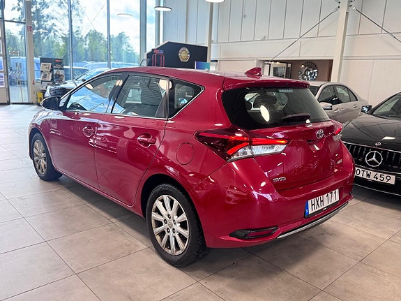 Toyota Auris 4 of 17