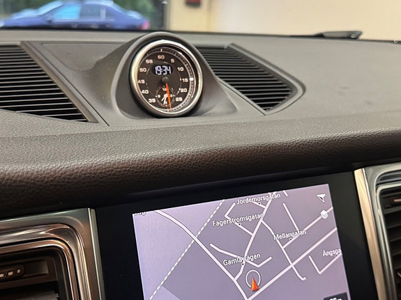 Porsche Macan 11 of 11