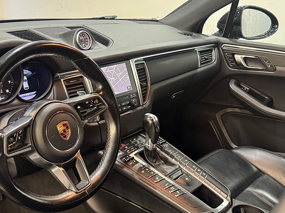 Porsche Macan 7 of 11