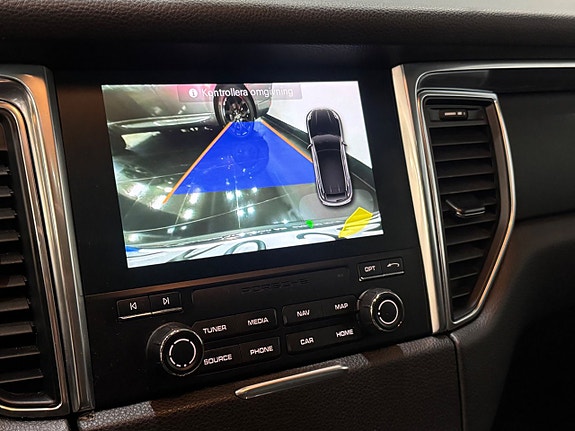 Porsche Macan 9 of 11