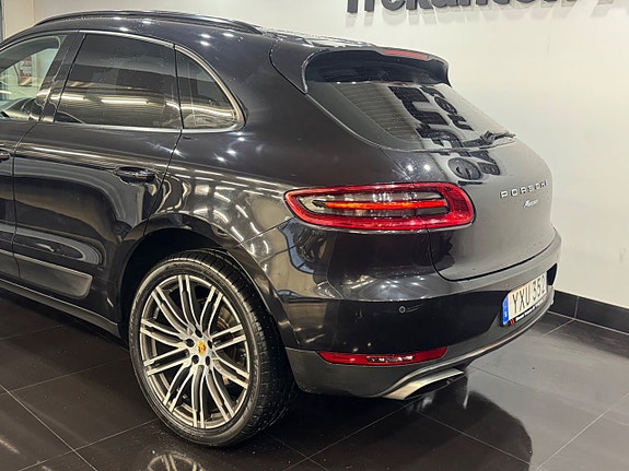 Porsche Macan 4 of 11
