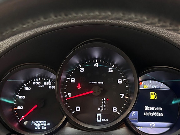 Porsche Macan 8 of 11