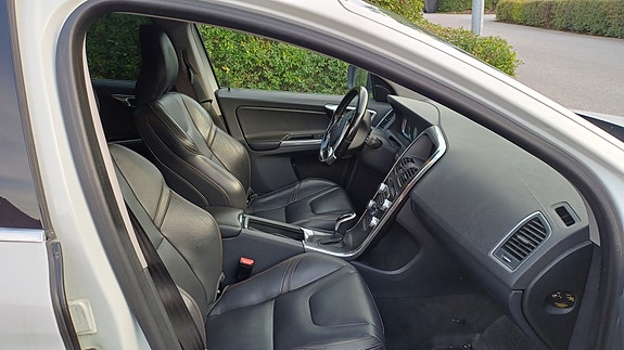 Volvo XC60 5 of 9