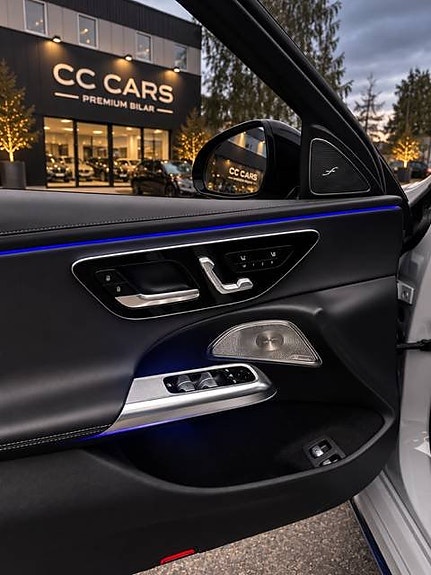Mercedes-Benz E300 8 of 17