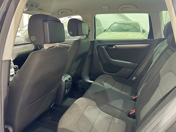 Volkswagen Passat 8 of 13