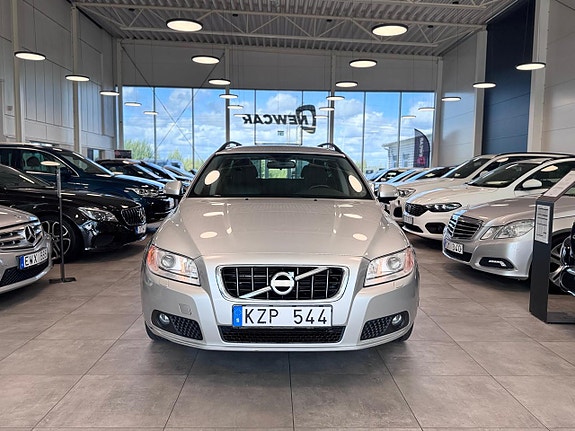 Volvo V70 2 of 18