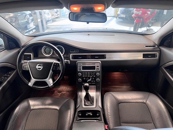 Volvo V70 10 of 18