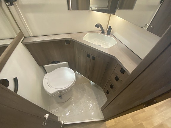 Kabe Safir 600 GLE KS Alde/Franskbädd/Ugn/Åretrunt standard 13 of 18