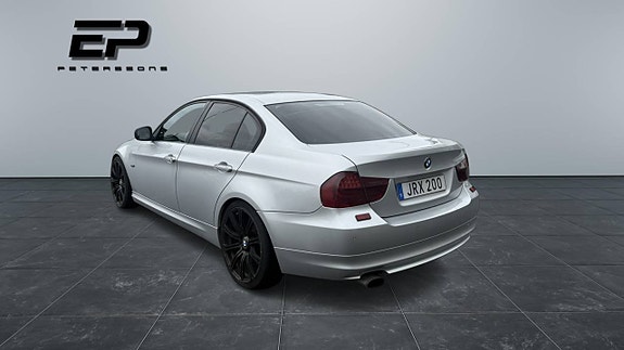 BMW 320i 5 of 10
