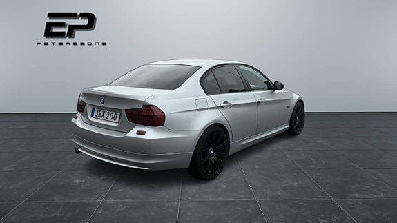 BMW 320i 4 of 10