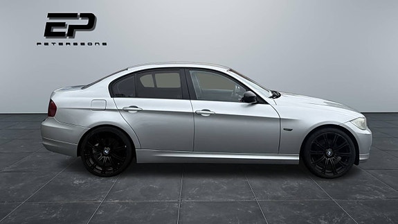 BMW 320i 3 of 10