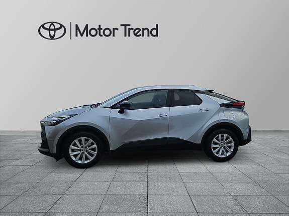Toyota C-HR 4 of 12