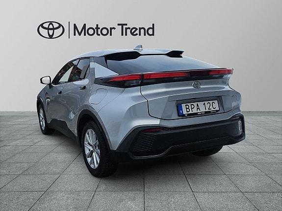 Toyota C-HR 3 of 12