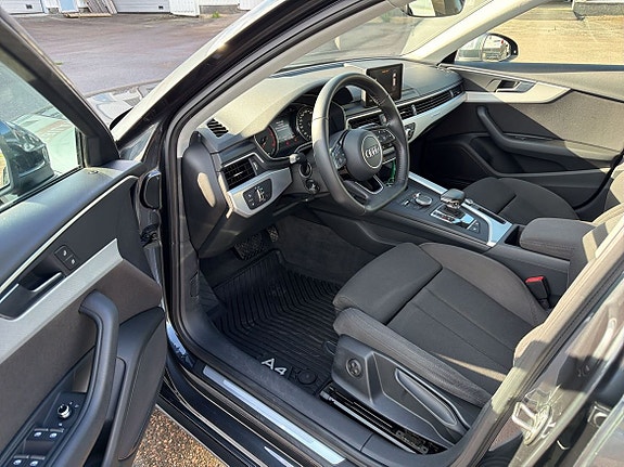 Audi A4 15 of 24