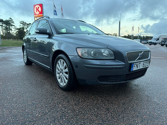 Volvo V50 2 of 15