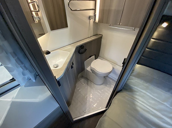 Kabe Estate 600 XL KS Alde/Fransk bädd/Året runt standard 10 of 17