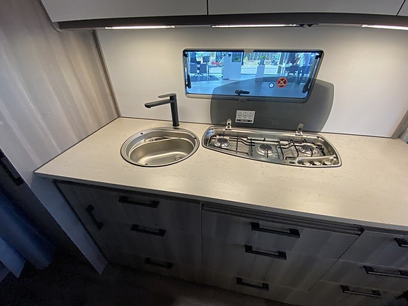 Kabe Estate 600 XL KS Alde/Fransk bädd/Året runt standard 13 of 17