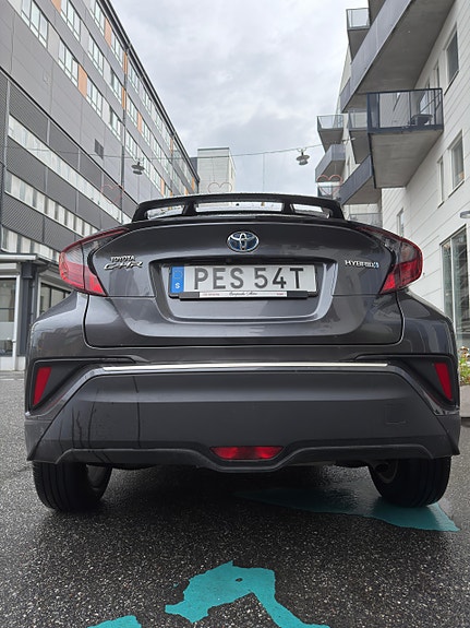 Toyota C-HR 9 of 18