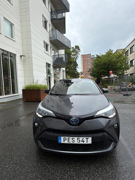 Toyota C-HR 2 of 18