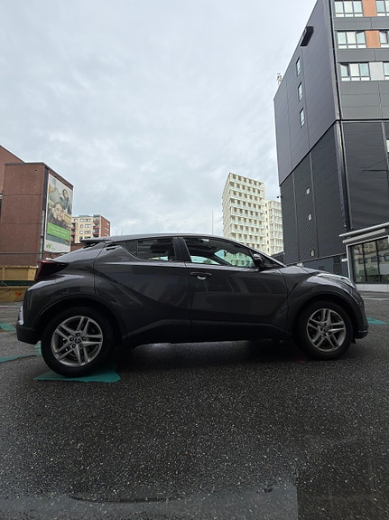 Toyota C-HR 8 of 18