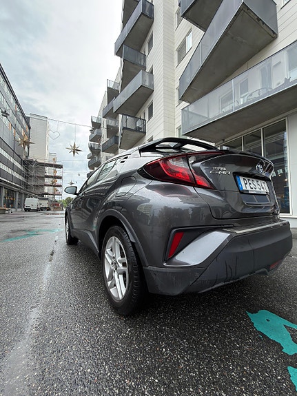 Toyota C-HR 5 of 18