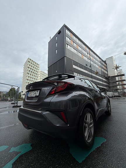Toyota C-HR 6 of 18
