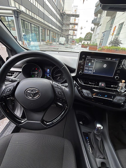 Toyota C-HR 14 of 18