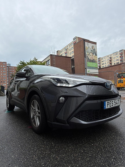 Toyota C-HR 4 of 18