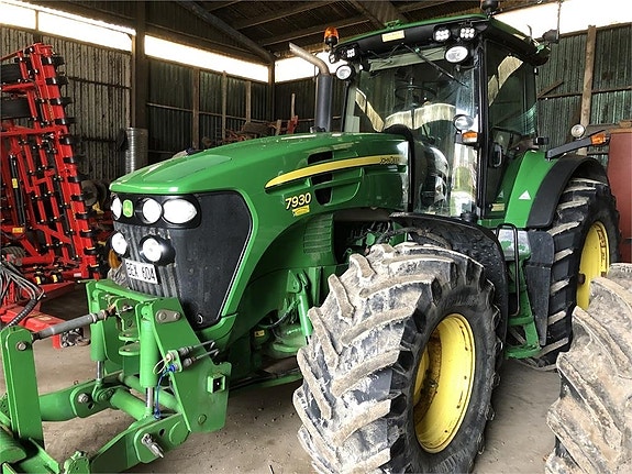 John Deere 7930 TRAKTOR