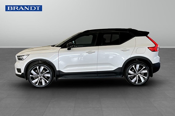 Volvo XC40 3 of 9