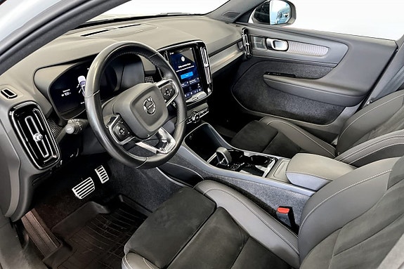 Volvo XC40 5 of 9
