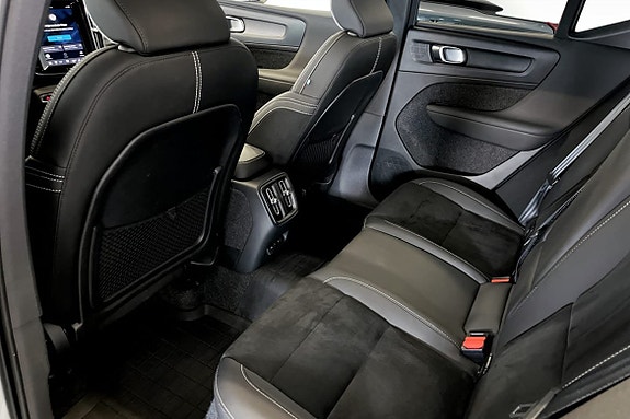 Volvo XC40 8 of 9
