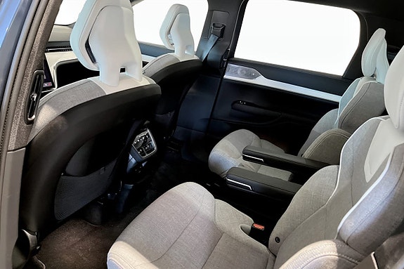 Volvo EX90 8 of 9