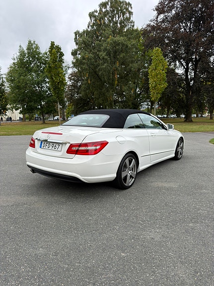 Mercedes-Benz E200 3 of 12