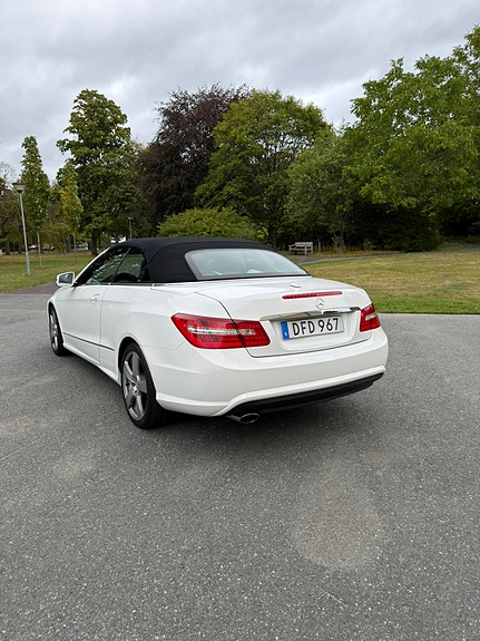 Mercedes-Benz E200 4 of 12