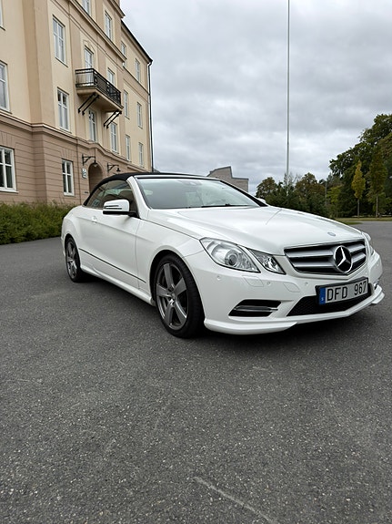 Mercedes-Benz E200 2 of 12