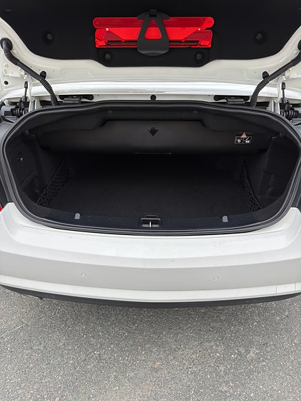 Mercedes-Benz E200 12 of 12